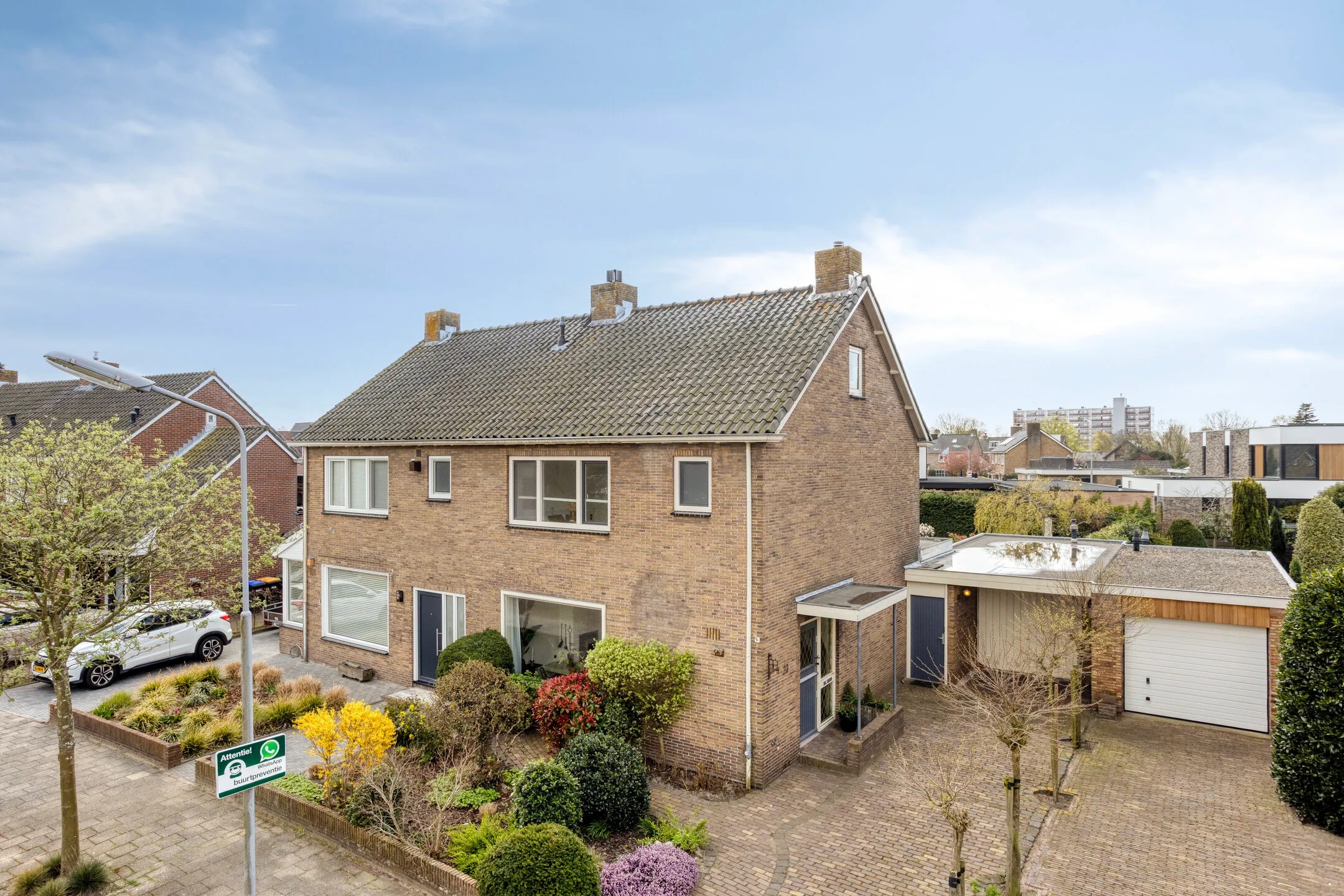 2-onder-1-kapwoning Graaf van Aremberglaan 23 in Heemskerk
