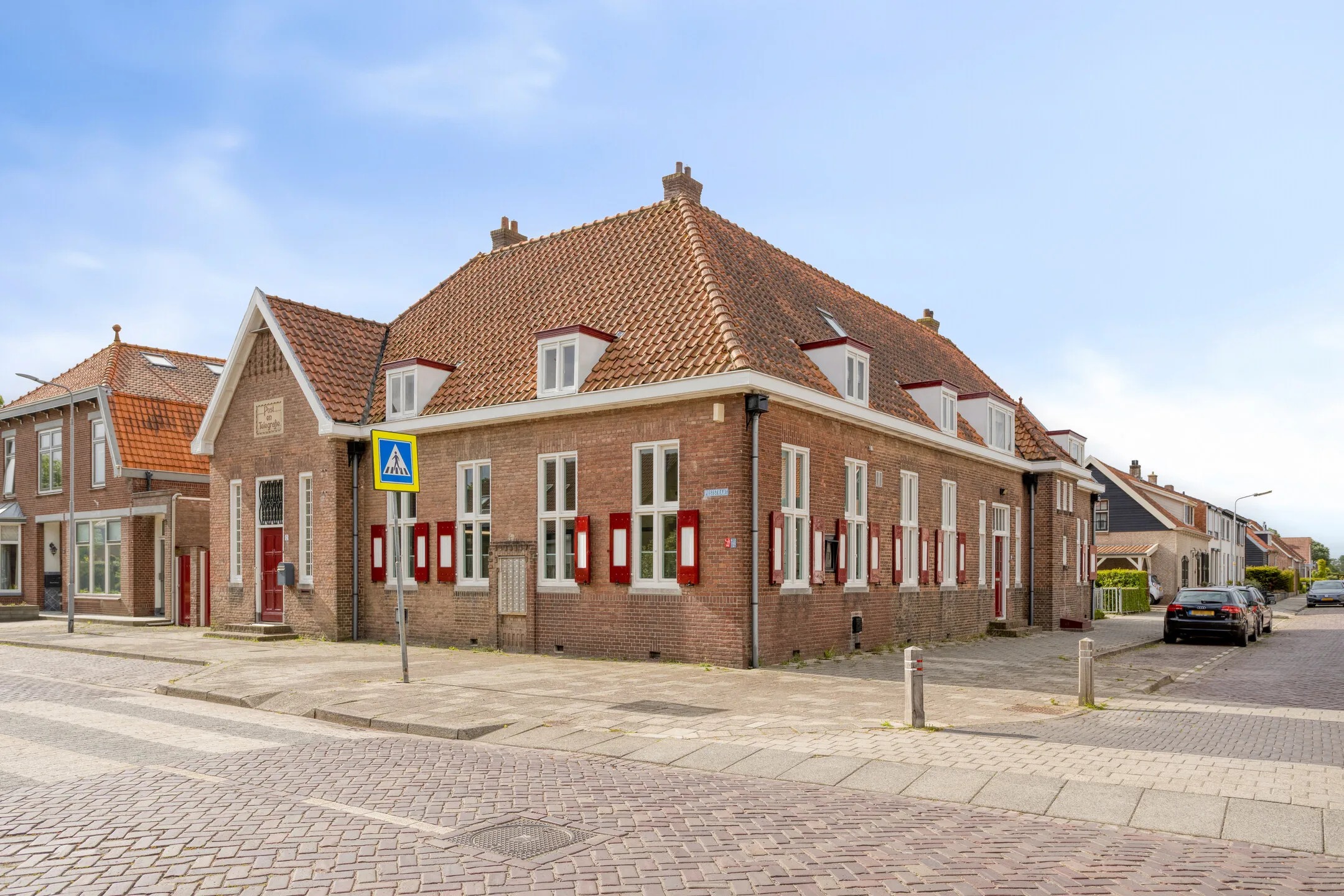 Hoekwoning Kerkstraat 3 in Stavenisse