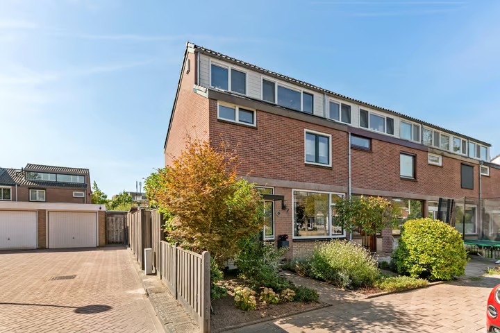Hoekwoning Pruimentuin 14 in Barendrecht