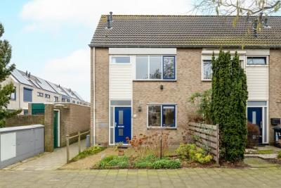 Hoekwoning Roelsplantsoen 1 in Wateringen