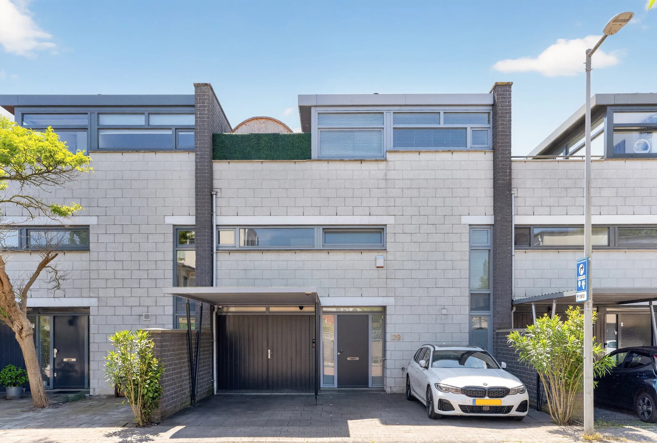 Tussenwoning (drive-in woning) Monte Viso 29 in Amsterdam