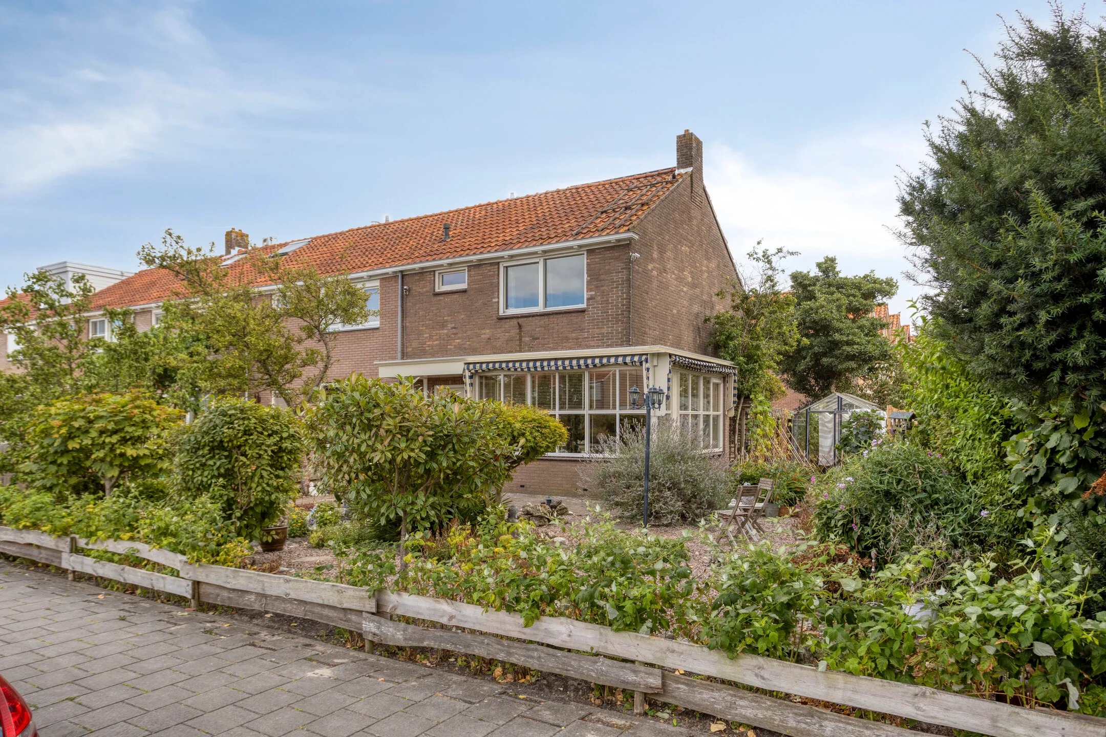Hoekwoning Mgr Cornelis Veermanlaan 93 in Volendam