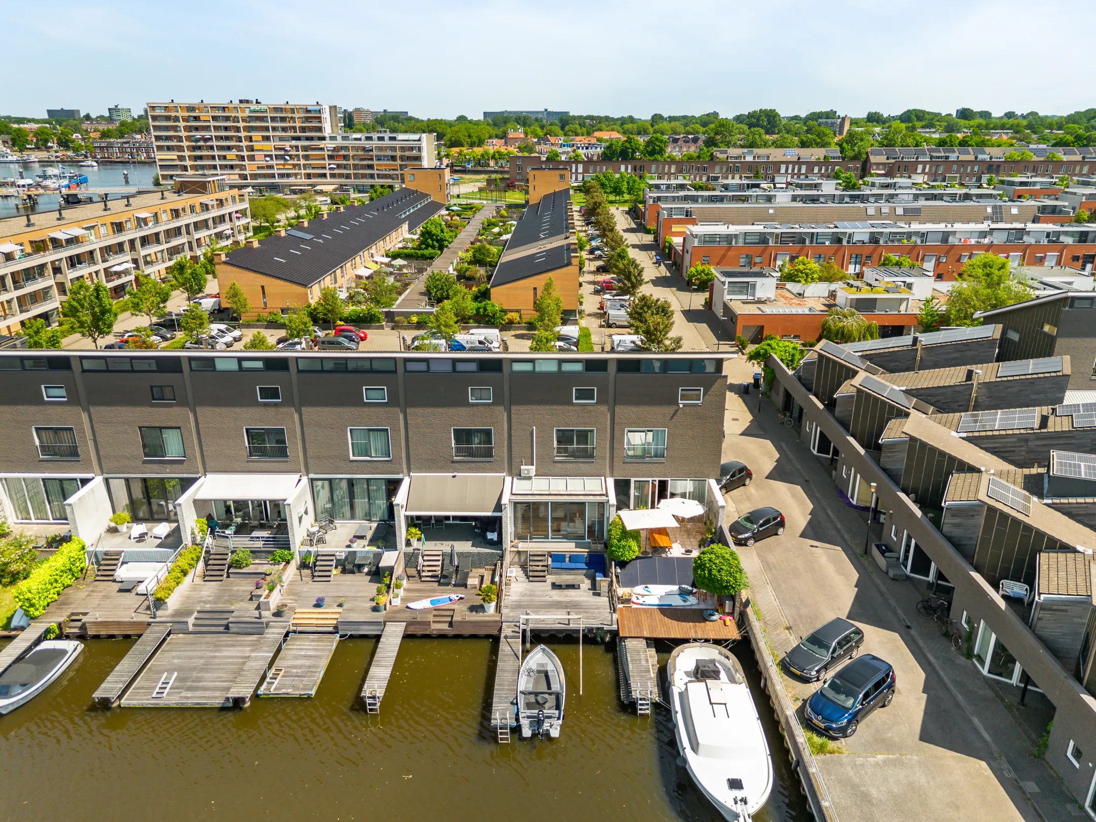 Tussenwoning (split-level woning) Wangerooge 16 in Zaandam