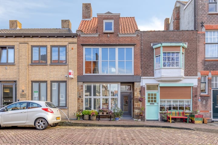 Eengezinswoning, tussenwoning Markt 15 in IJzendijke