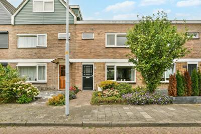 Tussenwoning Larixlaan 24 in Zwanenburg