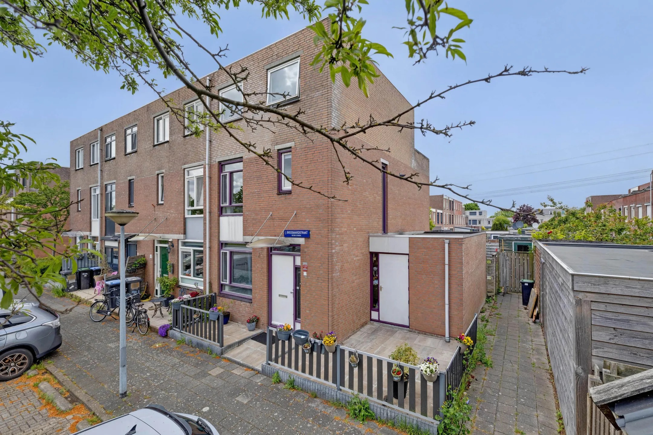 Hoekwoning J. Breebaardstraat 2 in Zaandam