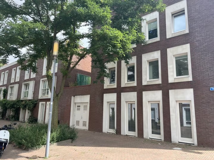 Hoekwoning Maashaven N.z. 471 in Rotterdam