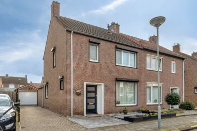 2-onder-1-kapwoning Julianastraat 10 in Panningen