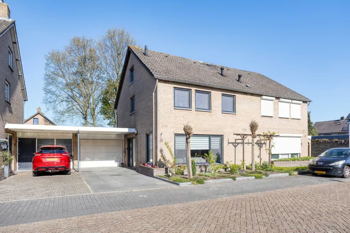 2-onder-1-kapwoning Ir Lelystraat 15 in Hulst
