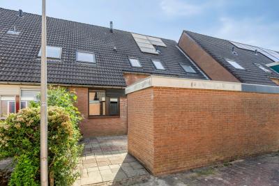 Tussenwoning Karperveen 240 in Spijkenisse