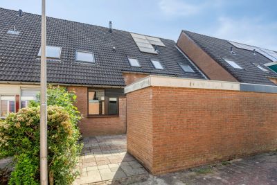 Tussenwoning Karperveen 240 in Spijkenisse