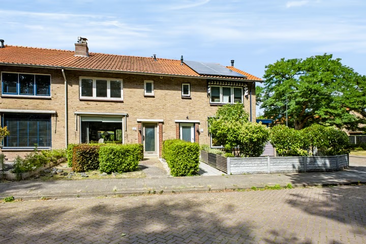 Tussenwoning Strausslaan 43 in Apeldoorn