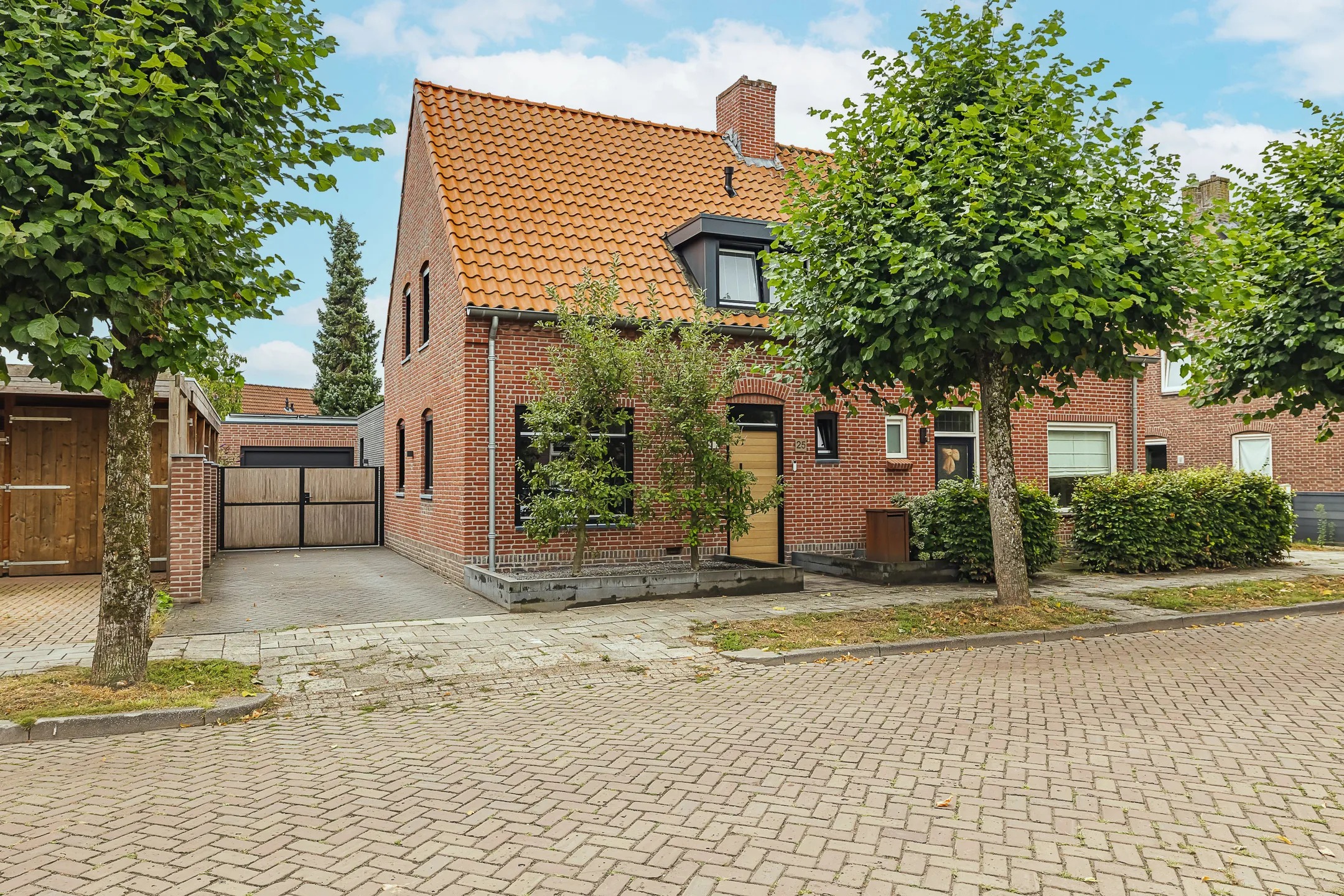 2-onder-1-kapwoning Prinses Beatrixstraat 25 in Oisterwijk