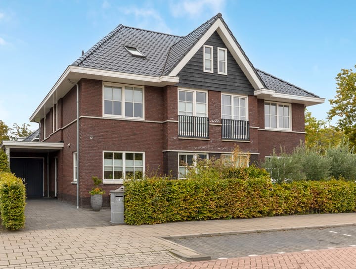 Eengezinswoning, geschakelde 2-onder-1-kapwoning Graaf Adolfstraat 8 in Barendrecht