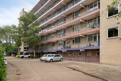 Galerijflat (appartement) Van Oldenbarneveltstraat 426 in Nijkerk