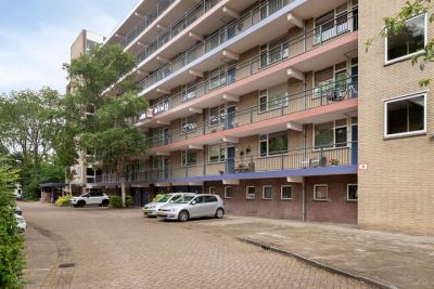 Galerijflat (appartement) Van Oldenbarneveltstraat 426 in Nijkerk