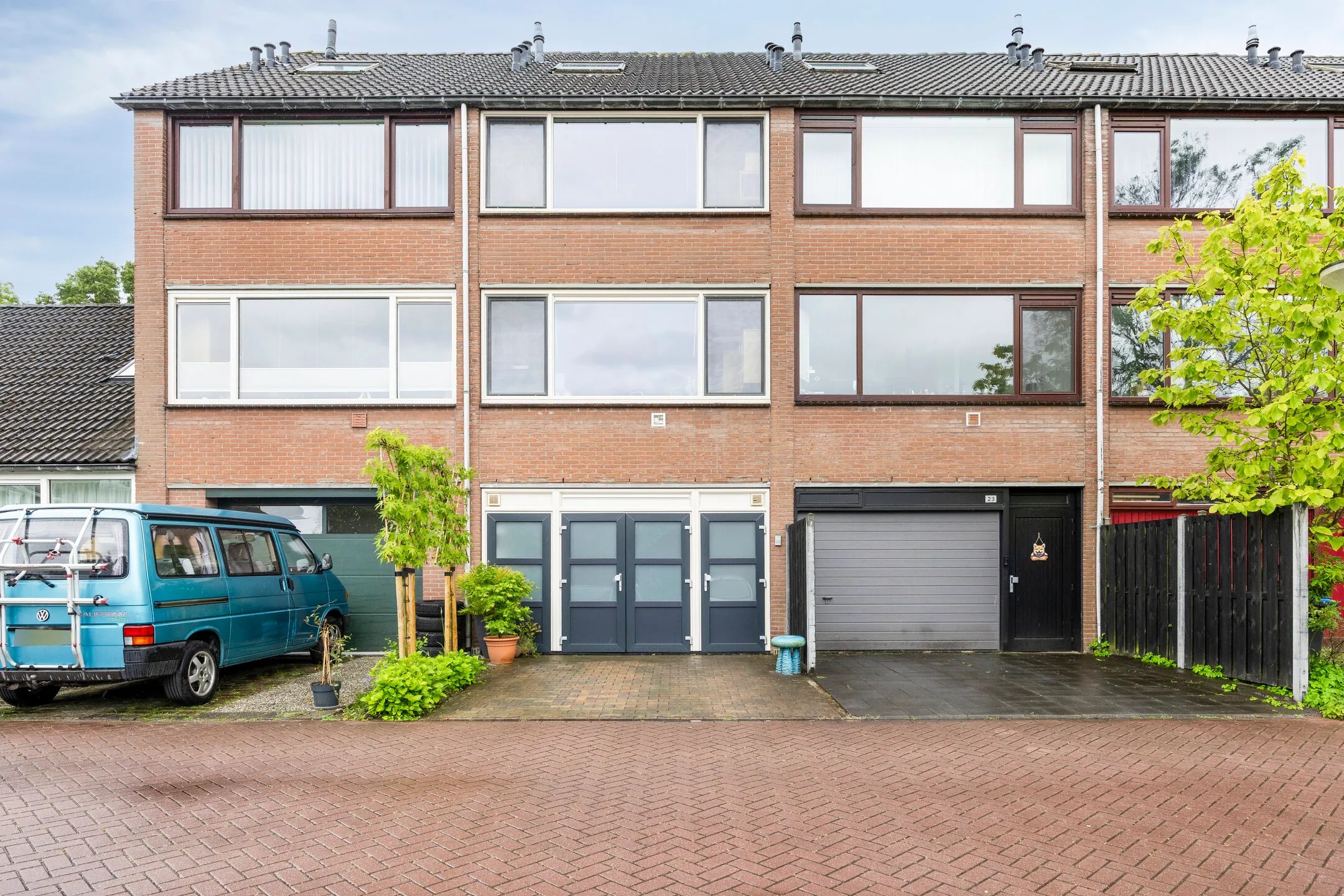 Tussenwoning (drive-in woning) De Eik 24 in Rhoon