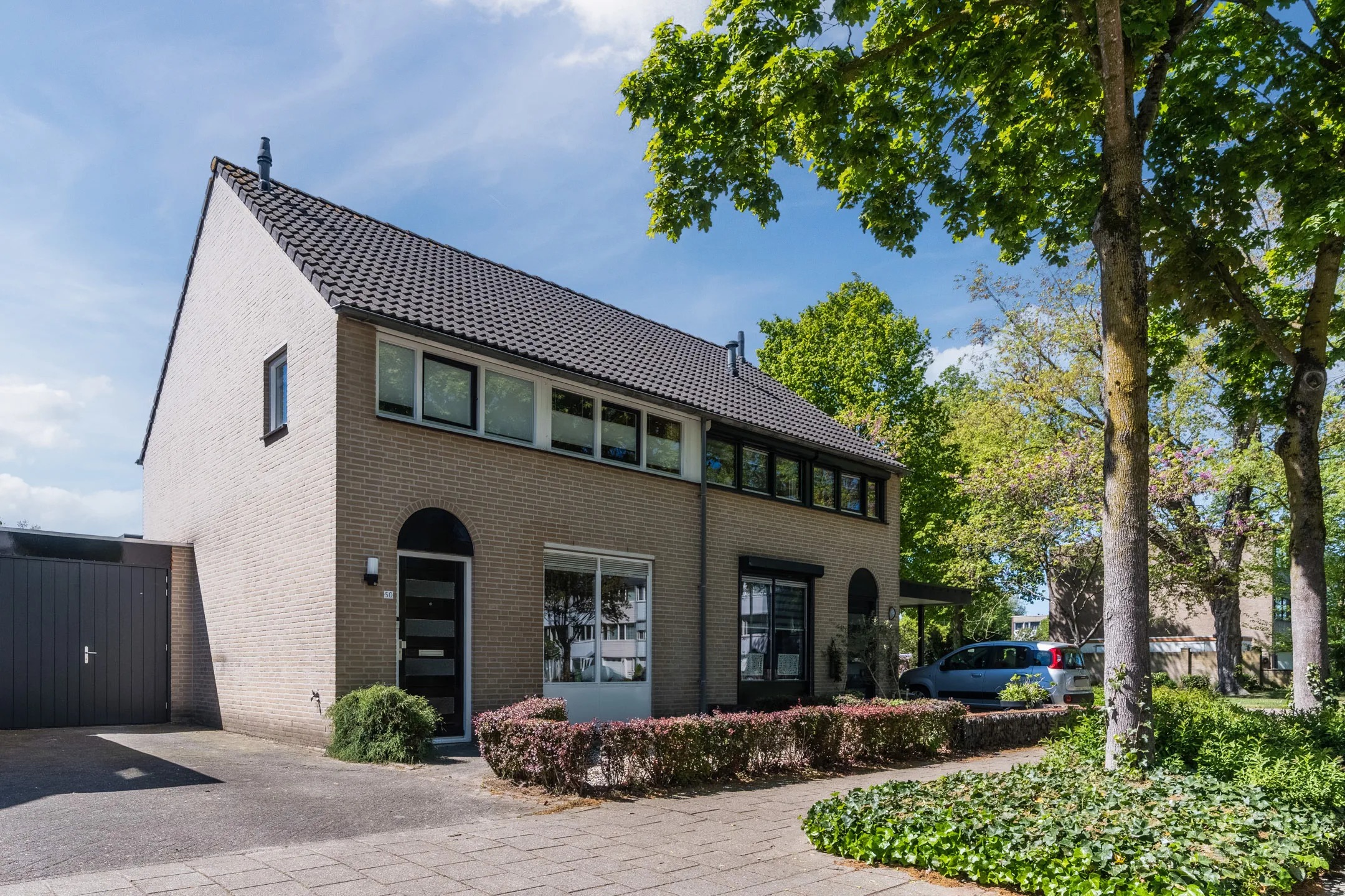 Geschakelde 2-onder-1-kapwoning Merwedelaan 50 in Veghel