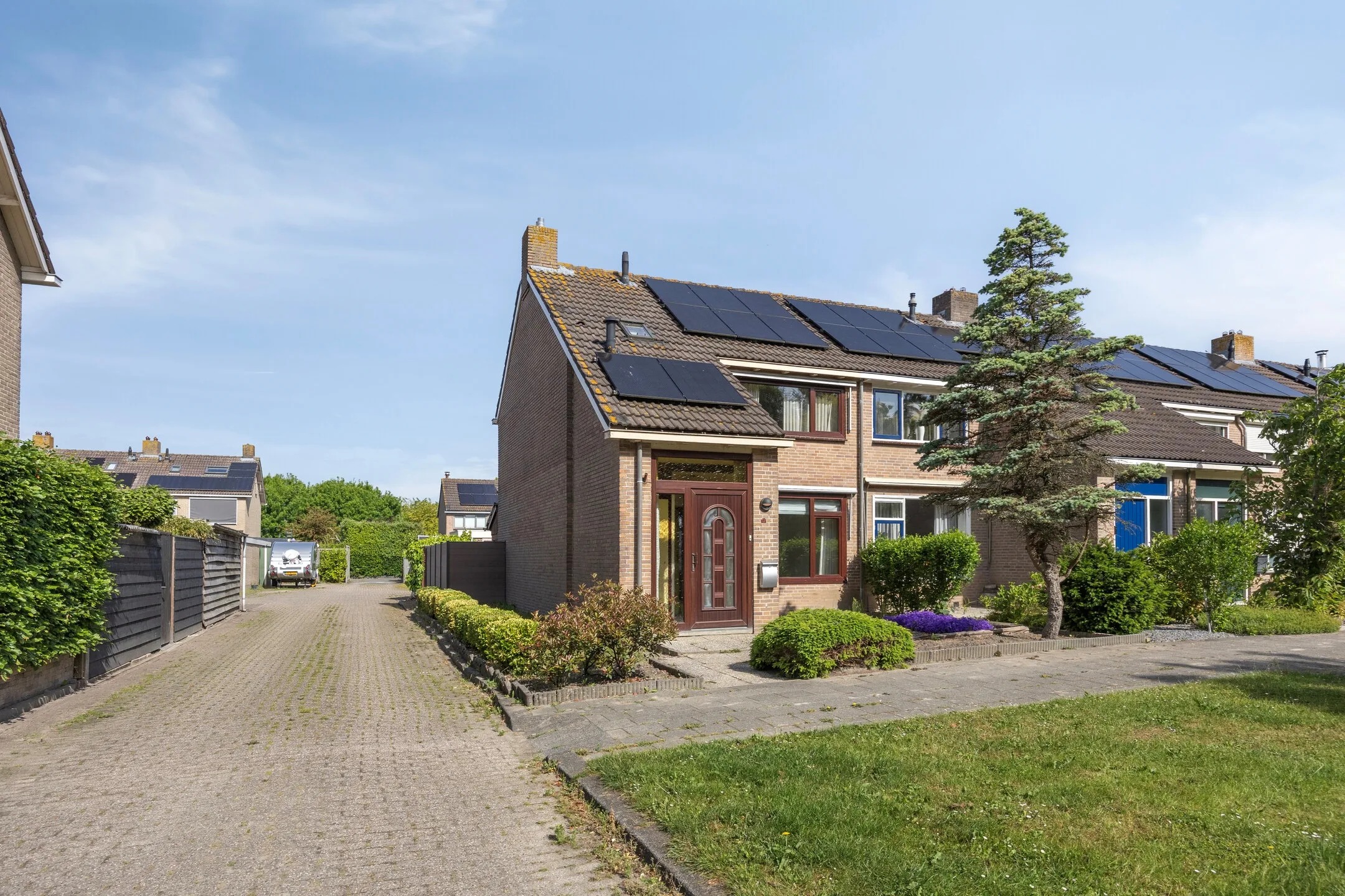 Hoekwoning Esdoornlaan 12 in Middenmeer