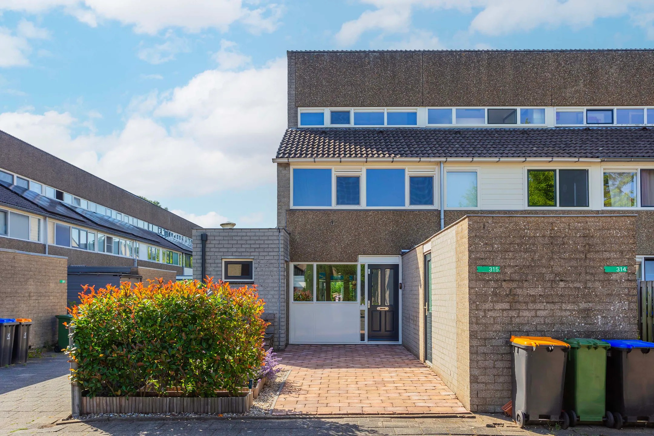 Hoekwoning Bloemstede 315 in Maarssen