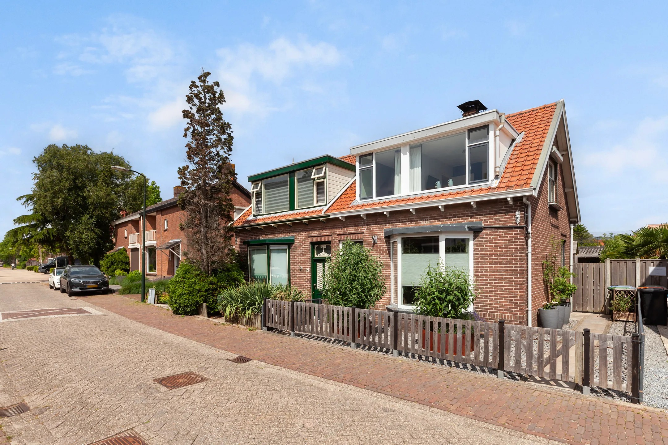 2-onder-1-kapwoning Prins Bernhardstraat 19 in Hardinxveld-Giessendam