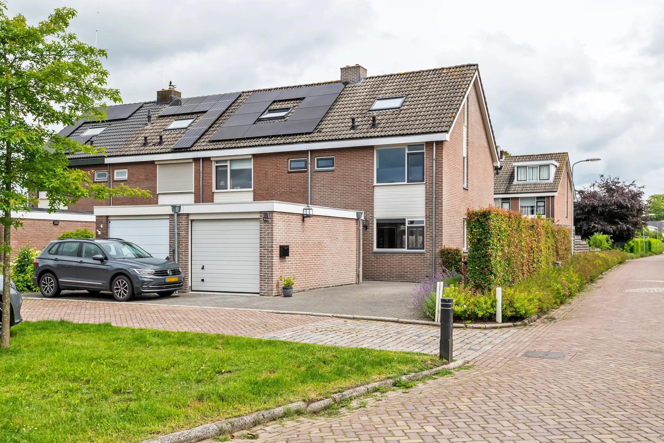 Hoekwoning Mr. R.J. van Beekhoffstraat 2 in Kerk-Avezaath