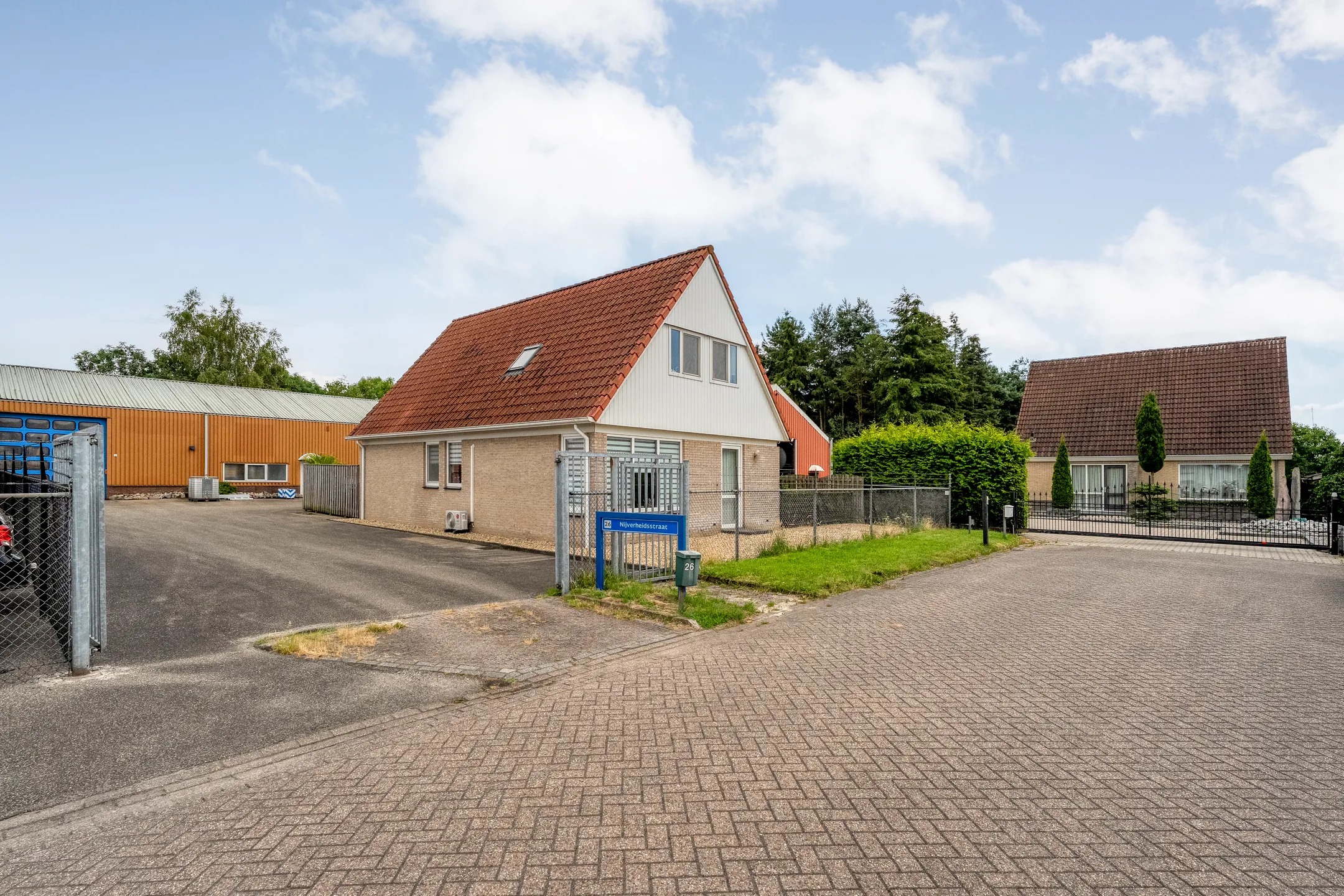 Vrijstaande woning (bedrijfs- of dienstwoning) Nijverheidsstraat 26 in Geesbrug