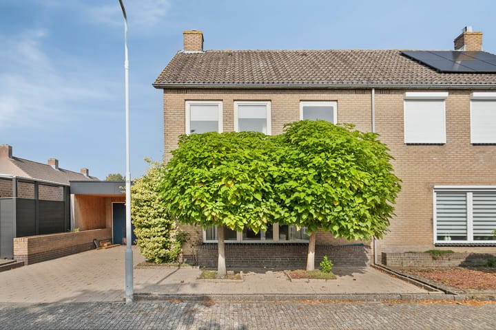 2-onder-1-kapwoning Den Walhoeck 13 in Sint Jansteen