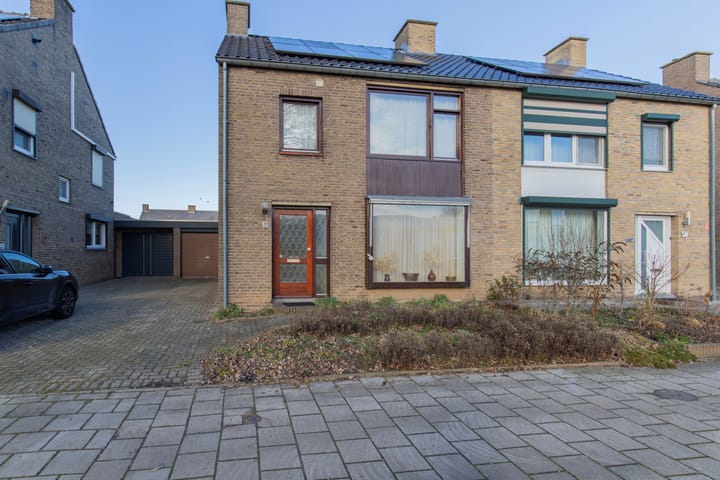 Geschakelde 2-onder-1-kapwoning Burg. Arnoldtsstraat 48 in Sittard
