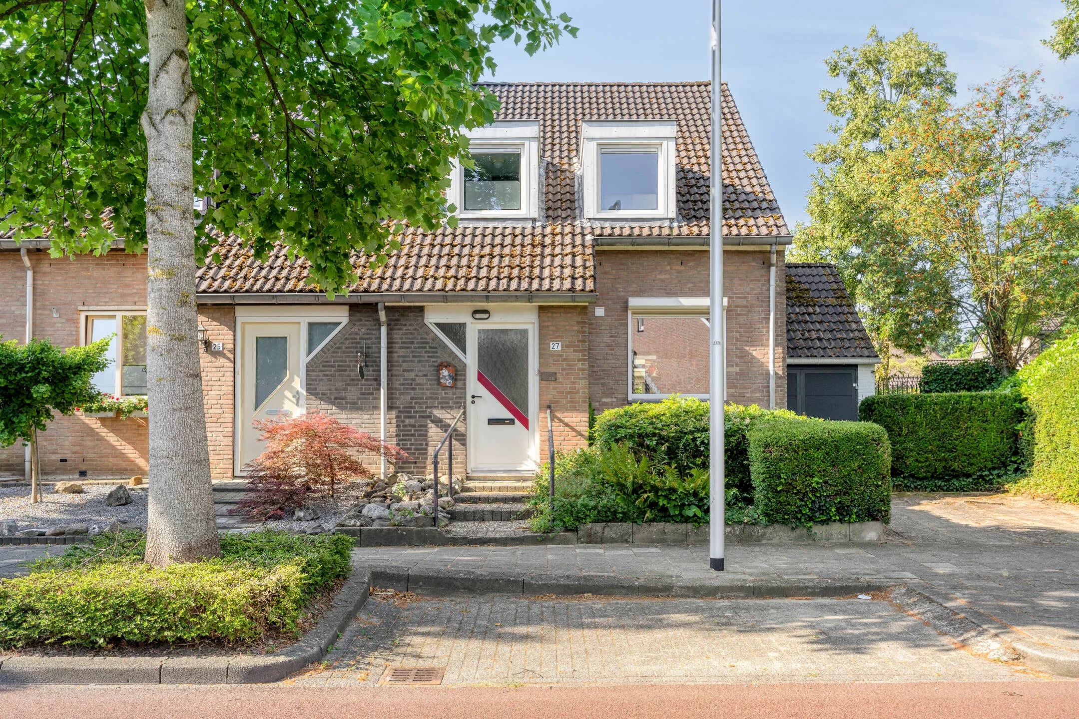 Hoekwoning Weerhuysgaard 27 in Maastricht