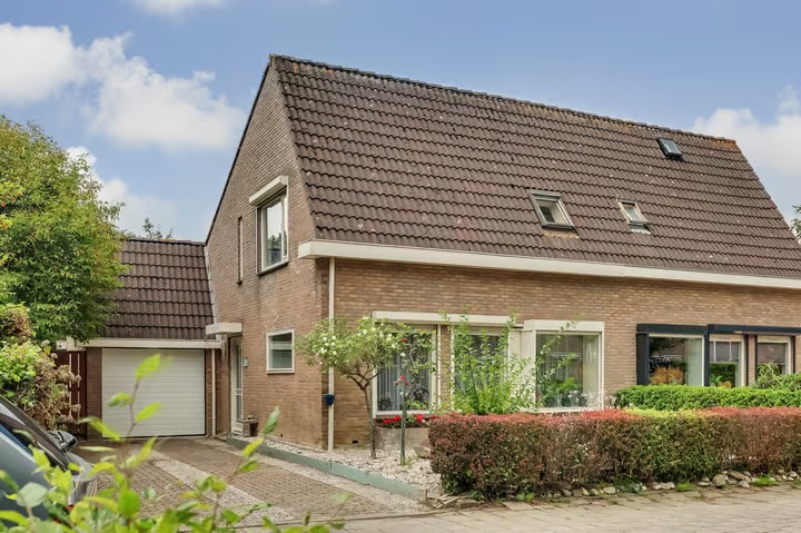 2-onder-1-kapwoning Esdoornstraat 46 in 's-Gravenpolder