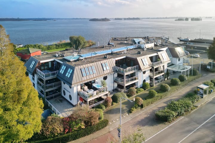 Portiekflat Veendijk 1 a21 in Loosdrecht