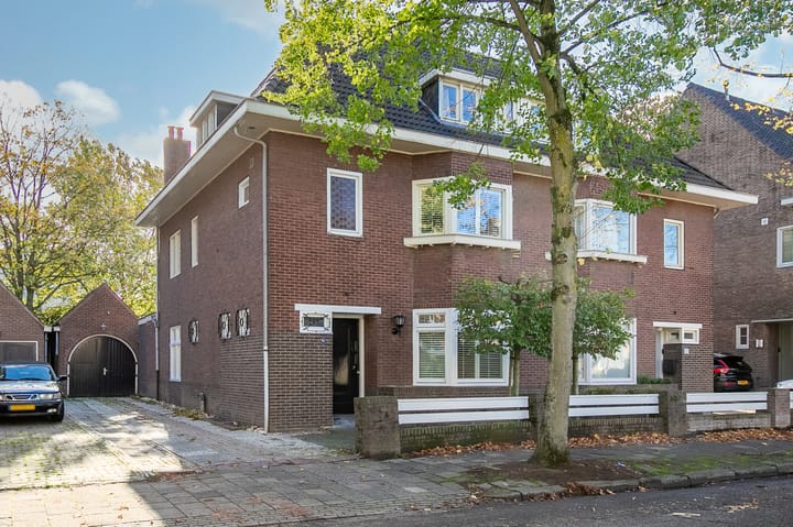 2-onder-1-kapwoning Caumerbeeklaan 26 in Heerlen