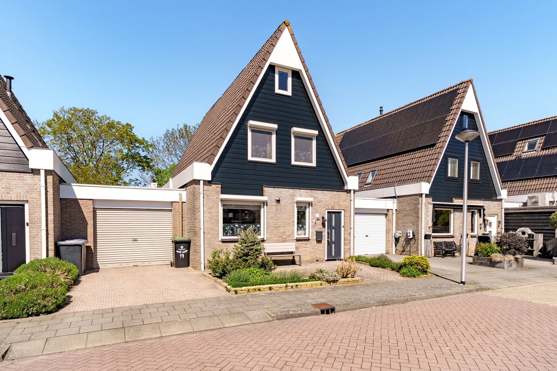 Geschakelde woning Burgemeester Nieborgstraat 15 in Nieuw-Lekkerland