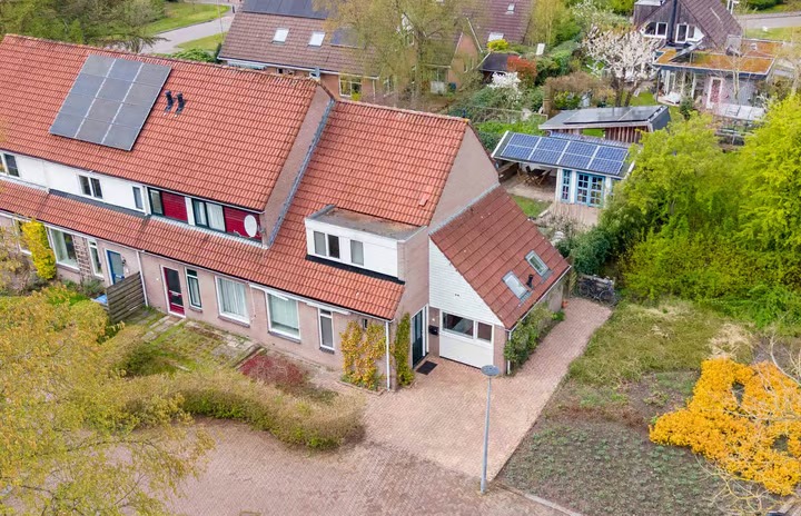 Hoekwoning Bronlanden 12 in Haren Gn