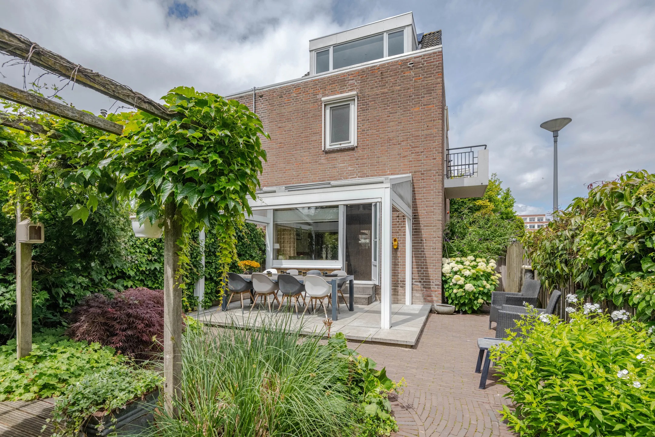 Hoekwoning Ellewoutsdijkstraat 232 in Rotterdam