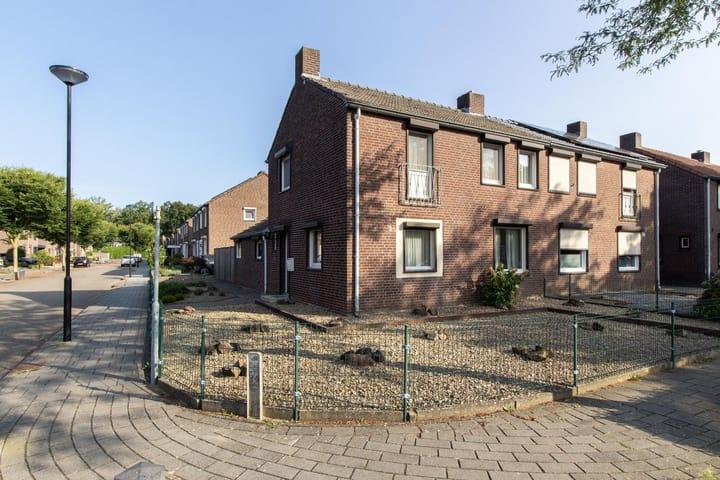 Eengezinswoning, 2-onder-1-kapwoning Parklaan 36 Reuver