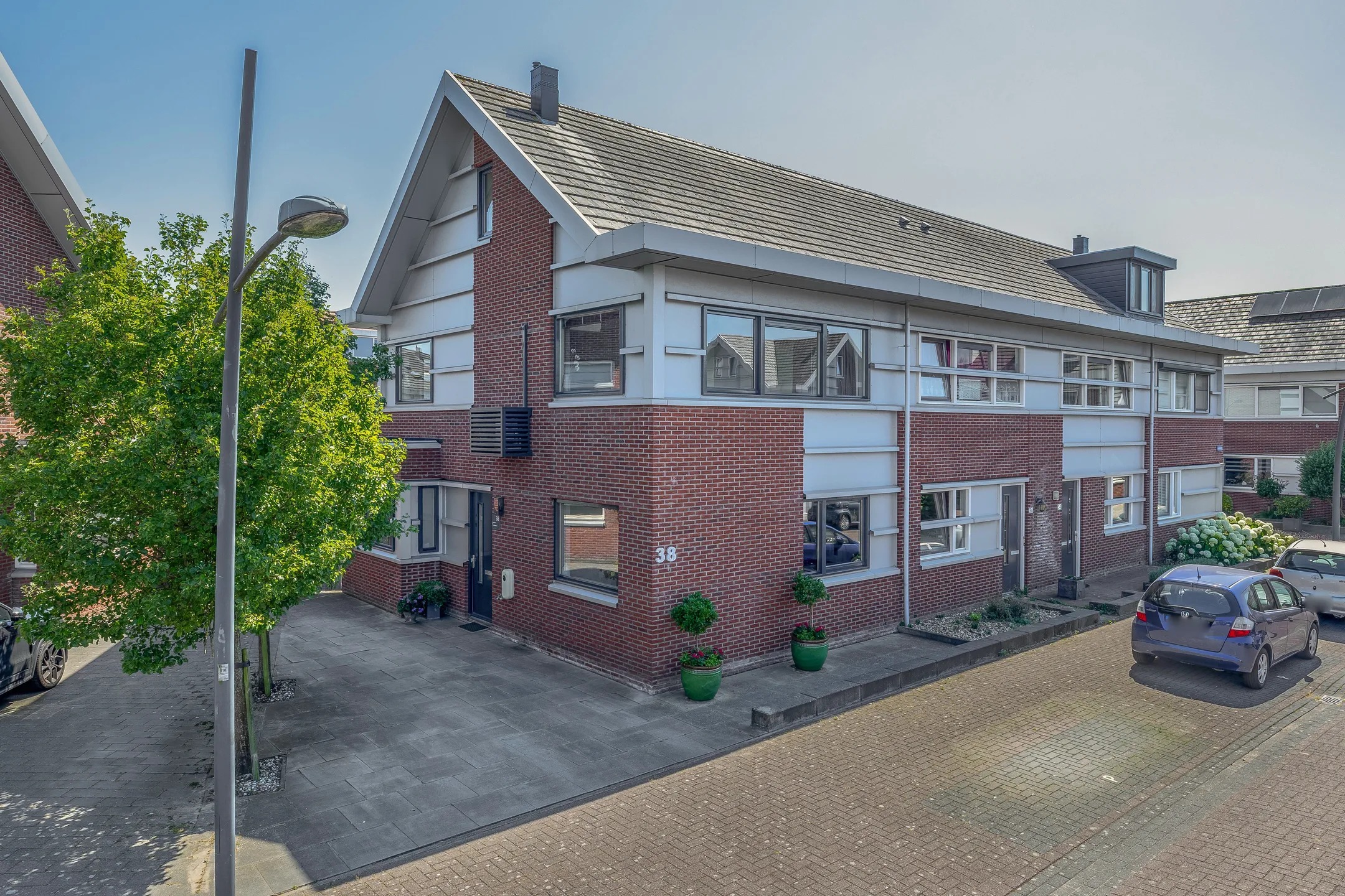 Hoekwoning Kaukasus 38 in Assendelft