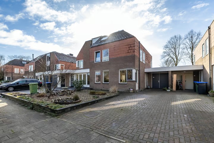 Geschakelde 2-onder-1-kapwoning Van Deyssellaan 50 in Groningen