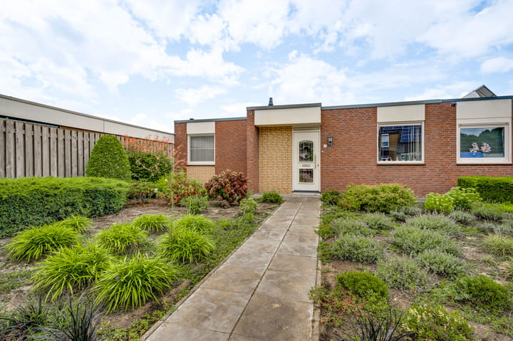 Bungalow, 2-onder-1-kapwoning Ericalaan 1 Neer