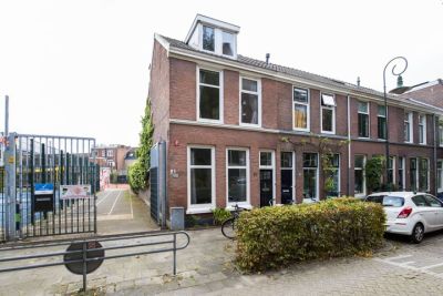 Eengezinswoning, hoekwoning Abstederdijk 87 in Utrecht