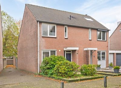 Eengezinswoning, 2-onder-1-kapwoning Dommel 30 in Oisterwijk