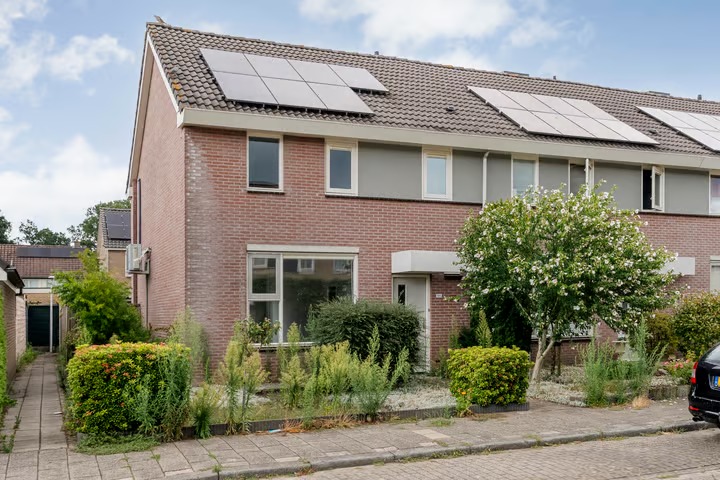 Hoekwoning Iepensingel 166 in Raalte