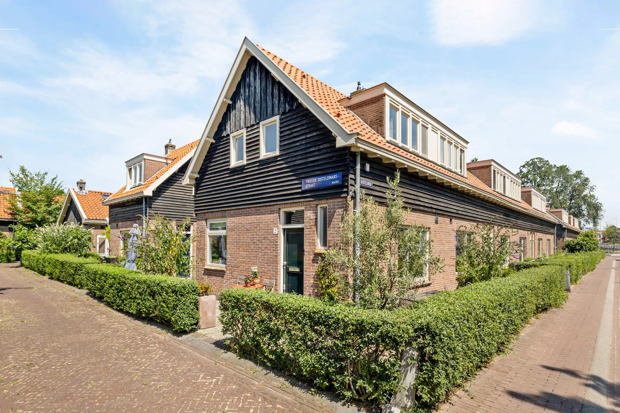 Hoekwoning Tweede Disteldwarsstraat 2 in Amsterdam
