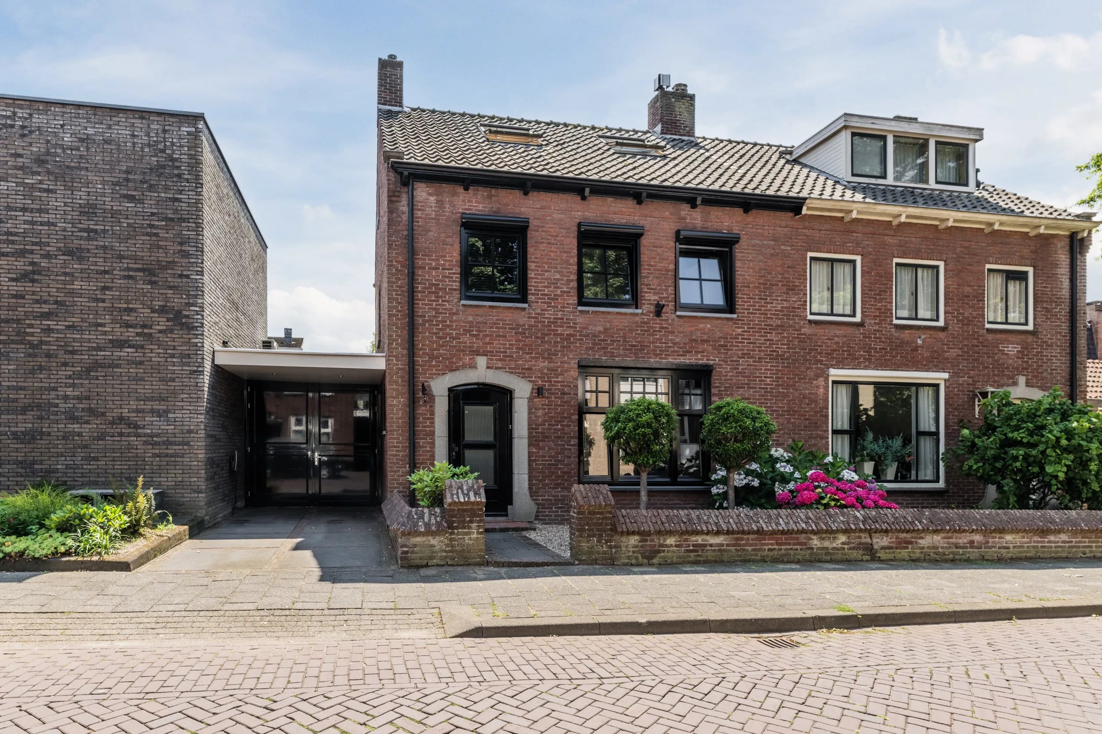 2-onder-1-kapwoning Tuinstraat 4 in Rijen