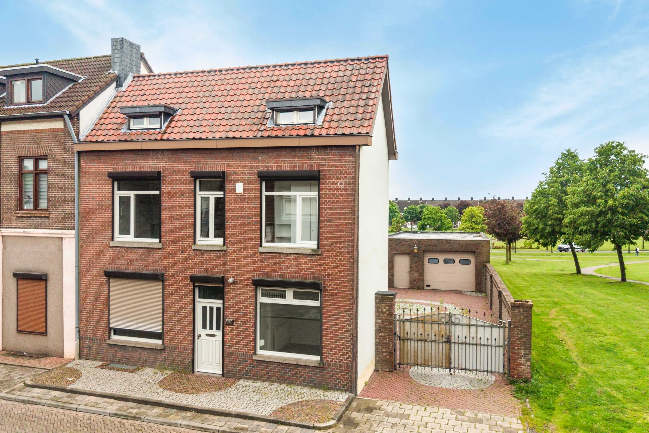 Hoekwoning Versiliënboschweg 11 in Heerlen