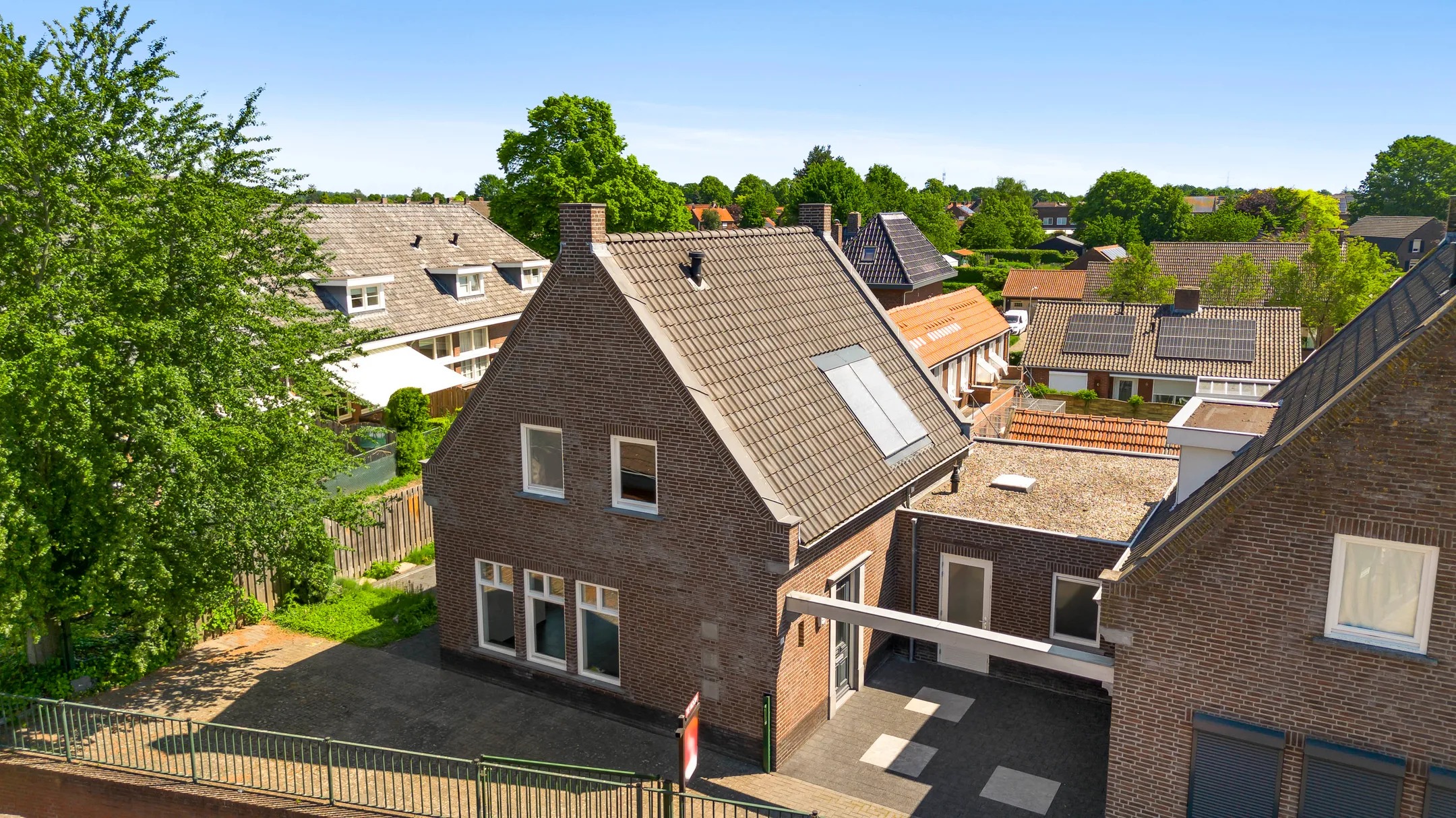 Geschakelde woning Kerkplein 8 b in Neer