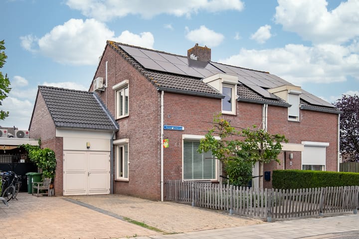 Eengezinswoning, 2-onder-1-kapwoning Majoor Huthstraat 66 in Linne