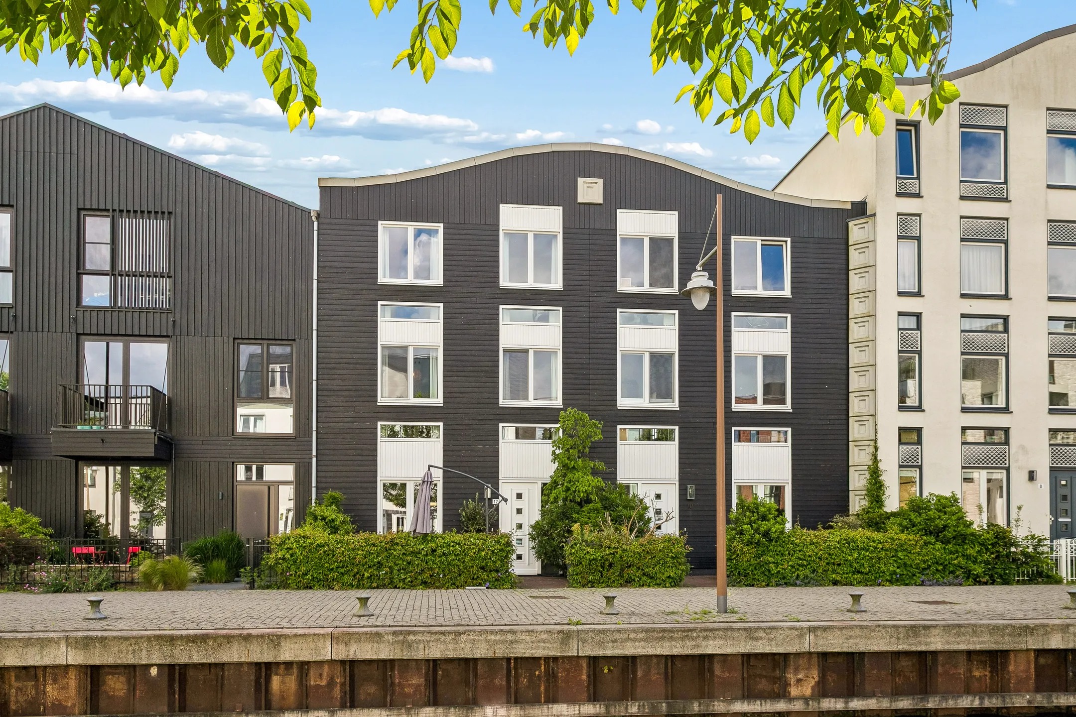Tussenwoning Waadse Poldergracht 12 in Muiden