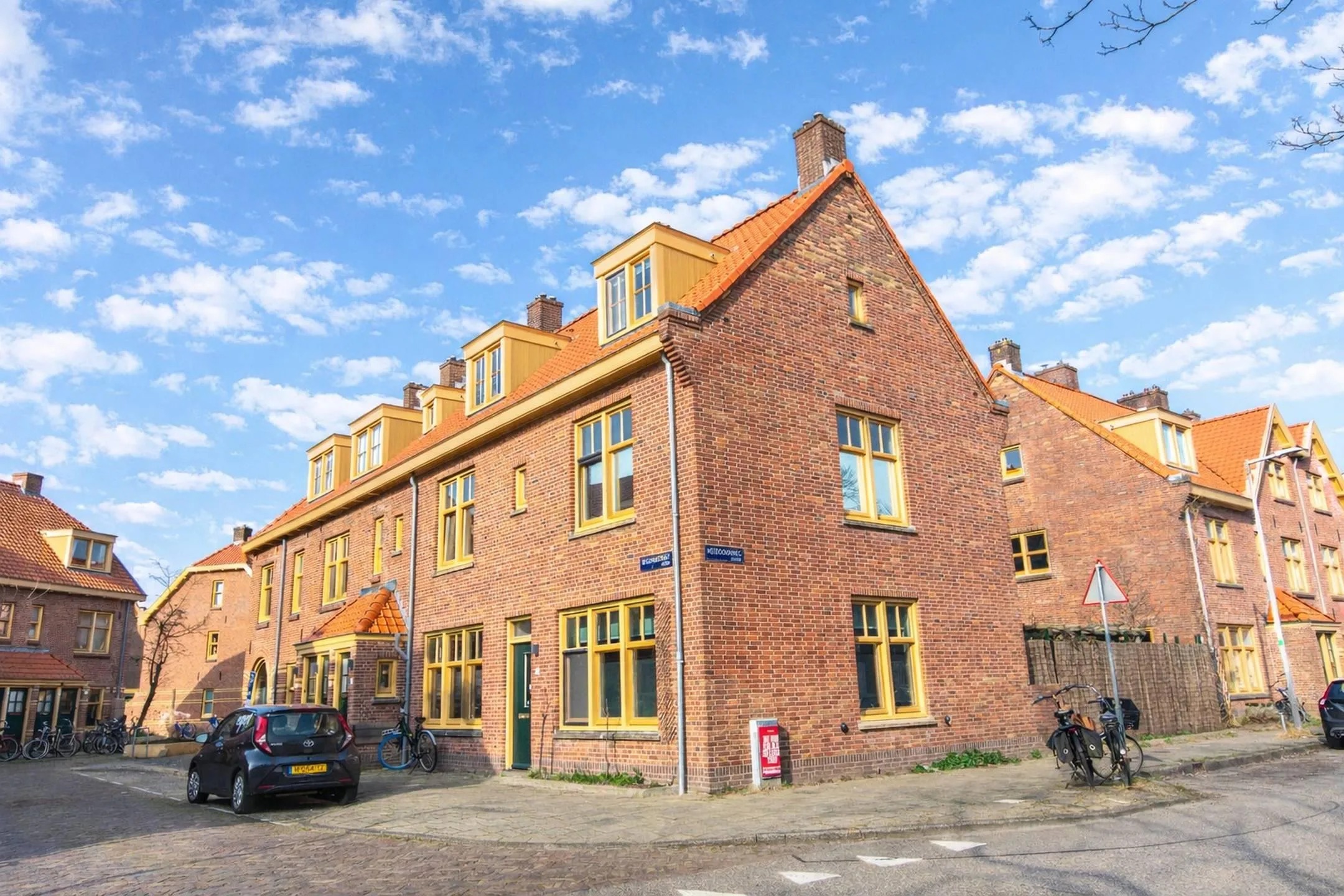 Hoekwoning Begoniastraat 2 in Amsterdam
